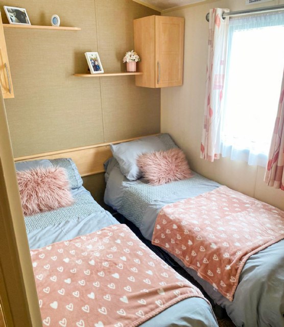 7 - Twin bedroom